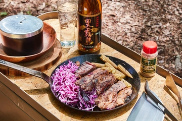 夏は「あのお酒」の炭酸割りとマキシマムのキャンプ飯で優勝です!【酒好き編集部が本当に伝えたい】