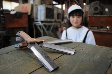 薪の切れ味を生み出すのは神職人!BABACHO・多喜火鉈の工場で人気の秘密を取材【斧のプレゼントあり!】