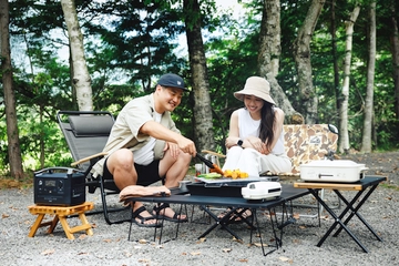 「炭火+電気」で手軽にリッチキャンプ!ポータブル電源がマンネリBBQに革命【Eキャンプのススメ】