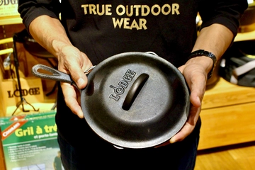 スキレットがキャンプに欠かせない日本ならではの理由とは？老舗ブランド「ロッジ」の取扱店舗、A＆Fカントリースタッフに直撃取材！