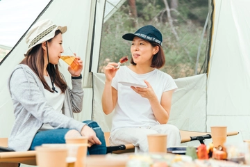 キャンプ初心者のママ必見!夏の機能的でおしゃれな服装とは?