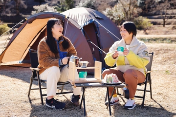 デュオキャンプにはホールアースのエントリー向けテント×Eキャンプでデビュー!ふたりだけの時間をたっぷりぬくぬく過ごそう