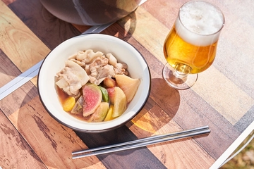 ビールに合う最高の煮物を作る！野菜の出汁がふんだんに香る「野営うま煮」【ご当地ひなたごはん／千葉県芝山町】