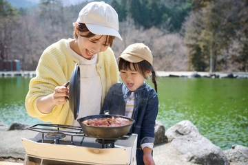 お外で楽しくクッキング。自然にやさしいキッチンクリーナーで、後片付けもかんたん&気持ちいい!