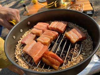 燻製におすすめの定番食材から変わり種の具材まで!必須道具ややり方も紹介!