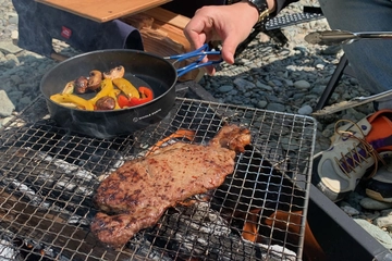キャンプで食べたい焚き火料理レシピ13選&焚き火道具17選