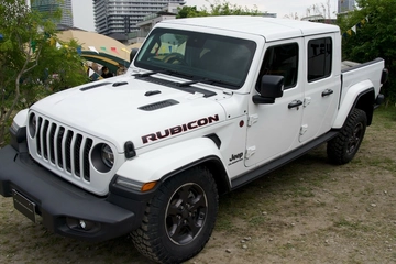 Jeepのピックアップトラック「グラディエーター」がついに日本初上陸!オフ・オンロードどちらもハマる伝統の一台