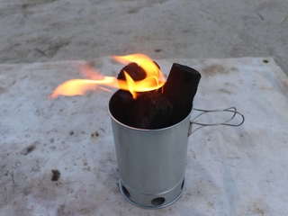 セリアの「火おこし器」を徹底検証!簡単に本格炭火焼きが楽しめるマストギア