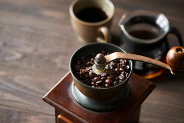 【今日のキャンプ用語辞典】今さら聞けない「コーヒーミル」とは?