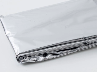 【今日のキャンプ用語辞典】今さら聞けない「エマージェンシーシート」とは？