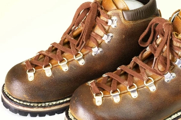 【今日のキャンプ用語辞典】今さら聞けない「アウトドアブーツ」とは？