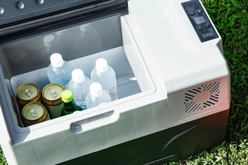 【今日のキャンプ用語辞典】今さら聞けない「ポータブル冷蔵庫」とは？