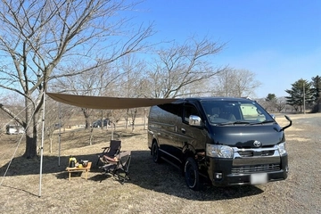 ハイエースとジムニーを乗り分け！車中泊・テント泊を謳歌する犬連れデュオキャンプの極意