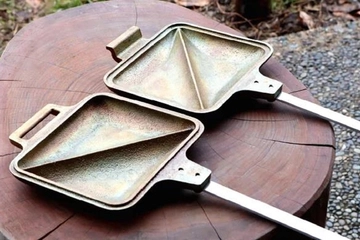 驚きの「銅合金製ホットサンドメーカー」が登場！キャンプ飯を高熱伝導＆高蓄熱でもっとおいしく