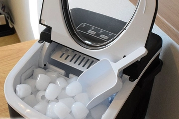 6分で氷ができる！キャンプで使える「コンパクト高速製氷機」が真夏の“氷問題”を解決します