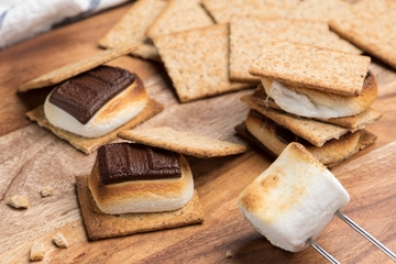 キャンプの定番スモアのおいしいつくり方！アレンジレシピ9選も紹介