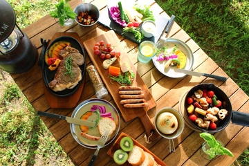 【今日のキャンプ用語辞典】今さら聞けない「アウトドアテーブル」とは?