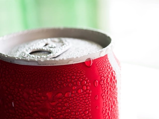 【机がびしょびしょ問題も解決】マグにもなる人気「保冷＆保温ステンレスマグ」が装い刷新！