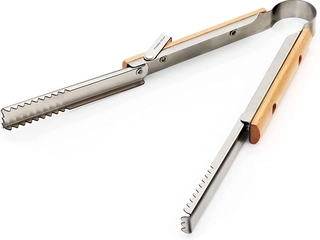 【Amazonで激売れ】キャンプ飯に必須の「トング」が超コンパクトに！焚き火もイケるタフさも人気の秘密