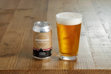 【パタゴニア プロビジョンズ】初の「ラガービール」が新登場！夏キャンプにもマッチする爽快な一杯で環境保護も