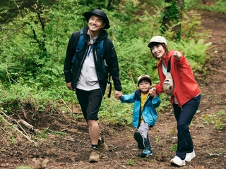 夏でも涼しい「高地」キャンプ場3選！ 北欧発「アイスピーク」の高機能ウェアで山とキャンプがもっと楽しく