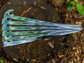 3.8mmで岩を砕く！キャンパーの理想「軽い・薄い・強い」を形にした万能ペグが登場