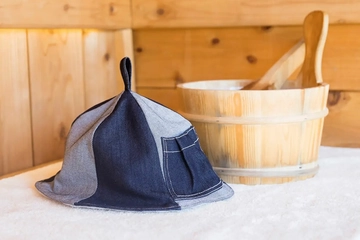 【今日のキャンプ用語辞典】今さら聞けない「サウナハット」とは？