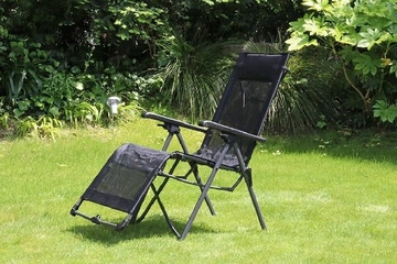 収束式で超コンパクトに！ロゴスの画期的「新作リクライニングチェア」は軽さも楽さも譲りません