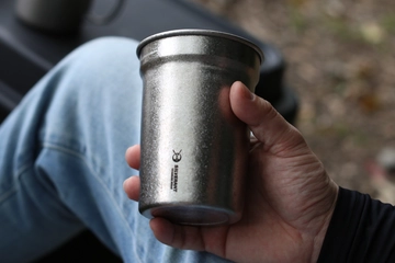 76gに美しさを凝縮！純度99.7％超え「チタン結晶ビアカップ」でキャンプに超冷えビールを