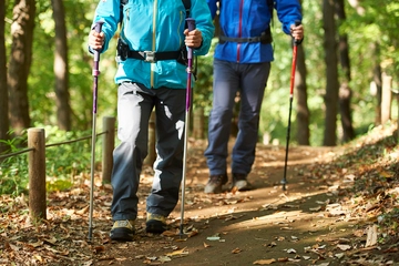 【今日のキャンプ用語辞典】今さら聞けない「トレッキングポール」とは？