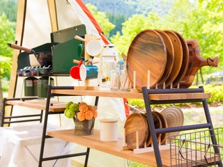 【2025年】おすすめキャンプ用食器まとめ！セットや収納＆洗い物アイテムも