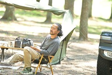 そと遊びをもっとフラットなものに。LOG・ 鈴木陽士さんの「こういう道具が欲しいな」と思うポイントとは【Jeep meets Camp vol.02】