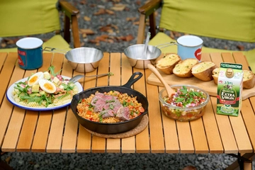 “ちょいかけ”で変わる簡単キャンプ飯！「＋オリーブオイル」でマンネリ化を解消するお手軽レシピ3選