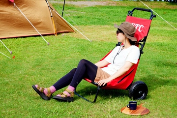 【お手軽デイキャンプの救世主】キャリー・チェア・タープの3役をこなす！「KTC」の新作ギアを発見しました