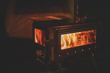 【ogawaが直伝】キャンプ向け「薪ストーブ」の正しい使い方と長く付き合う方法