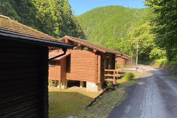 「バンガロー」とは？魅力や全国のおすすめキャンプ場を紹介