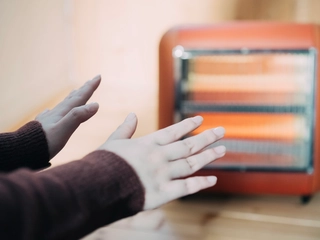 キャンプの暖房器具は電気ヒーターで決まり！おすすめ15選