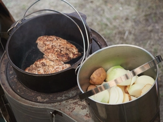 薪ストーブでキャンプ料理も手軽に！簡単レシピとおすすめアイテムを紹介