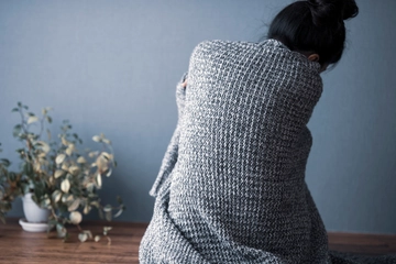 室内最強の防寒着・着る毛布おすすめ10選！タイプごとに紹介