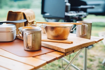 キャンプシーンにおすすめの箸15選！箸置きやカトラリーセットも紹介