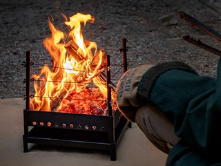 DODが「クセ強な焚き火台」を新発売！炎の～熱い戦い～をアリーナ観戦せよ