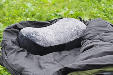 【イマ売れてる】選べる硬さとズレない設計の「アウトドア枕」が必見です