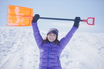 【最強】雪かきスコップ15選！どんな種類がある？選び方のポイントは？