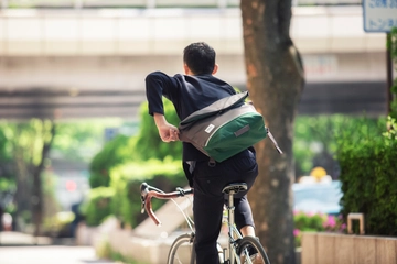 メッセンジャーバッグおすすめ12選！普段使いやアウトドアで活躍