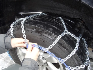 【最強】雪道も安心のタイヤチェーンおすすめ11選！ワンタッチなら女性も簡単