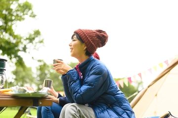 【キャンプの着ぶくれ解消テク】プロ直伝！人気ブランド「防寒ウェア」の選び方