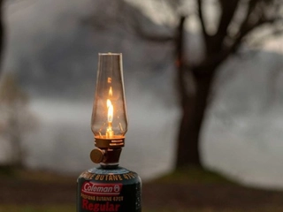 コールマンのガスランタンの正しい使い方！メンテナンス方法も解説