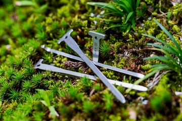 【名付け親が語る】話題沸騰の10cmペグ「福善・剱」がグランドシートにドンピシャでした