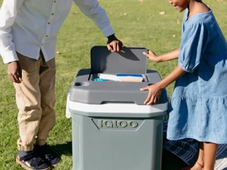 イグルーのマックスコールドは保冷力抜群で持ち運びにも便利！