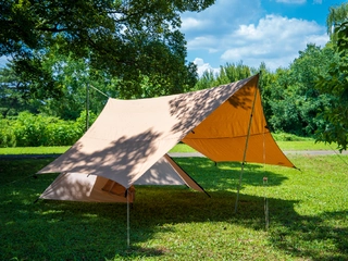 ソロキャンプにおすすめのタープ13選！選び方や張り方も解説